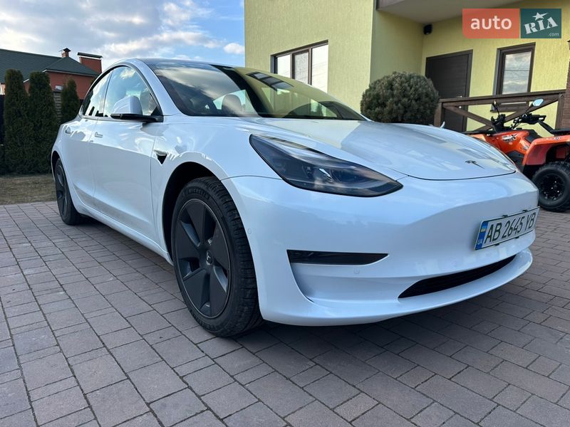 Седан Tesla Model 3 2022 в Виннице