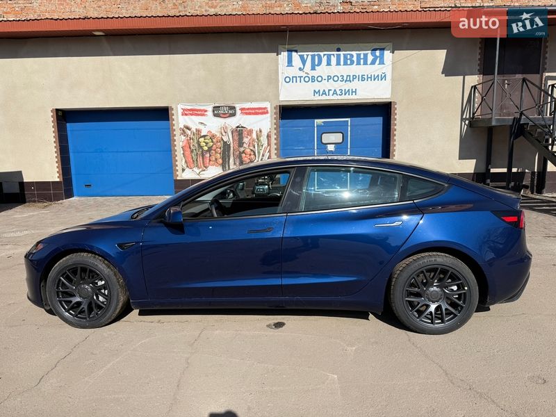 Седан Tesla Model 3 2024 в Києві