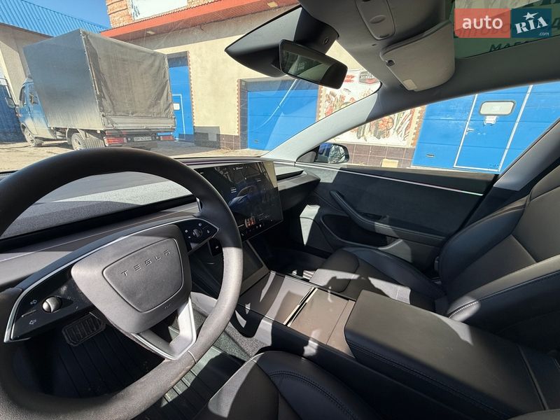Седан Tesla Model 3 2024 в Києві