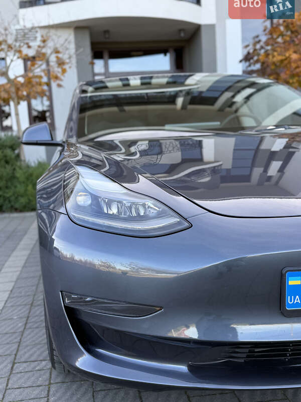 Седан Tesla Model 3 2023 в Стрию