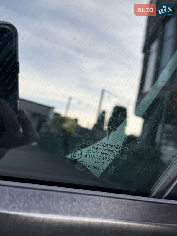 Седан Tesla Model 3 2023 в Стрию