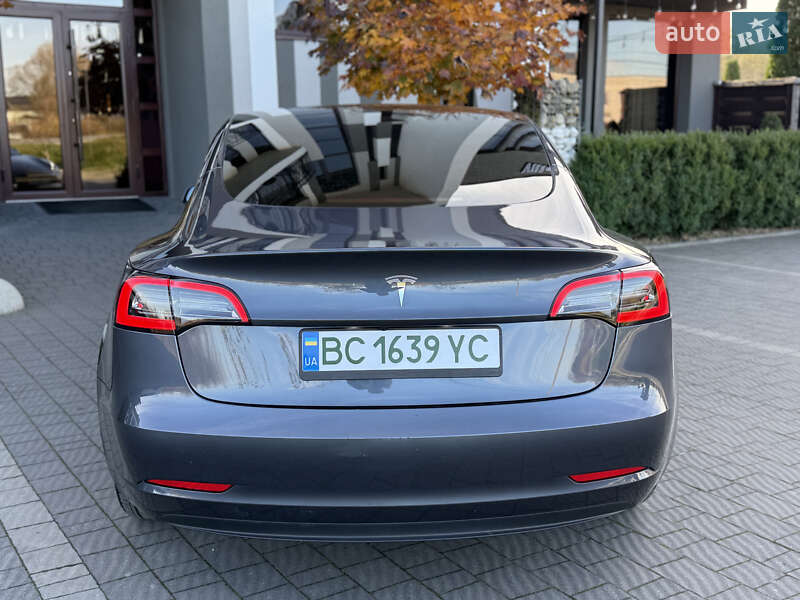 Седан Tesla Model 3 2023 в Стрию
