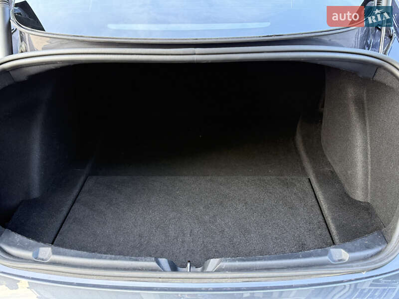 Седан Tesla Model 3 2023 в Стрию