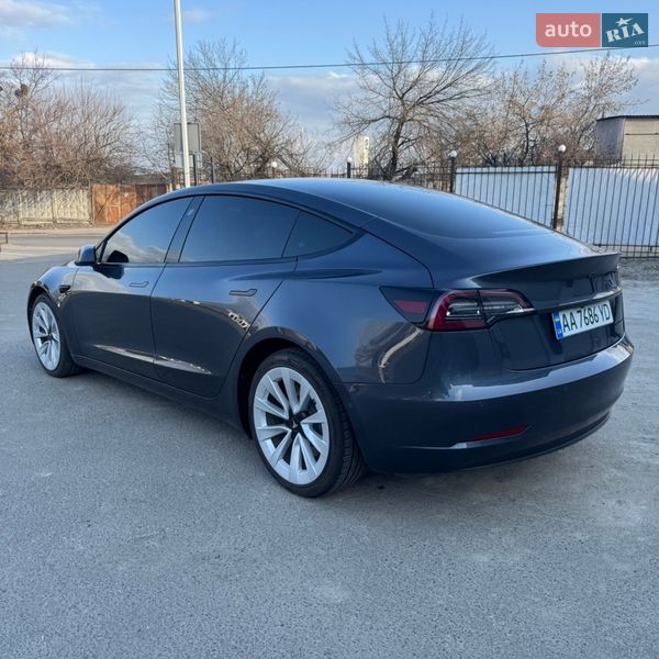Седан Tesla Model 3 2022 в Киеве