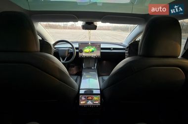 Седан Tesla Model 3 2024 в Ровно