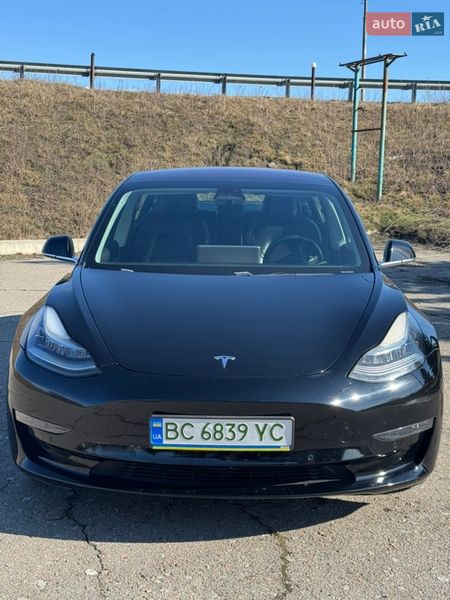 Седан Tesla Model 3 2019 в Благовіщенську