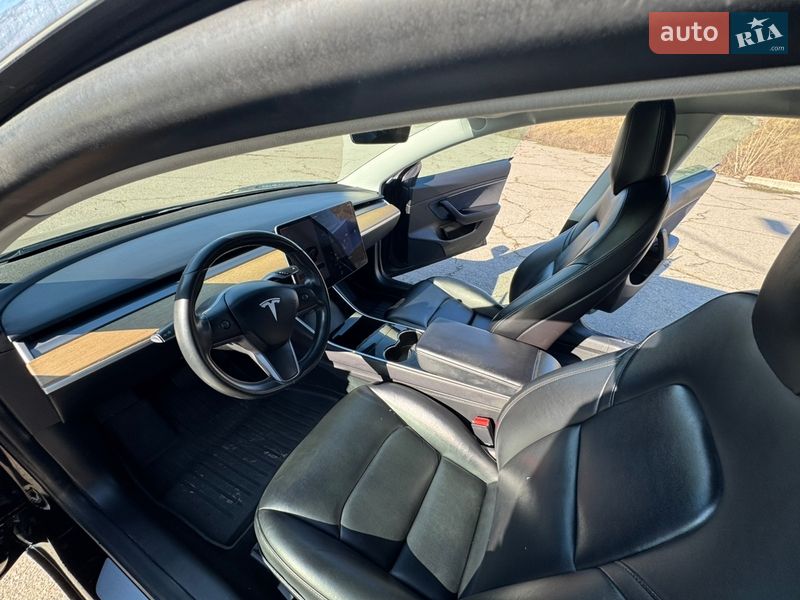 Седан Tesla Model 3 2019 в Благовіщенську