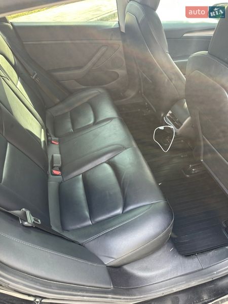 Седан Tesla Model 3 2022 в Тернополі