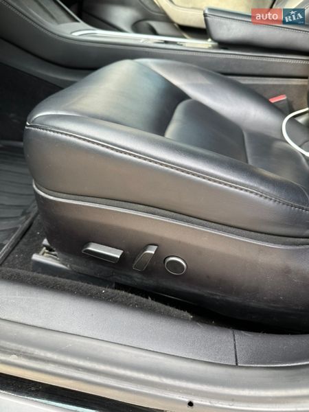 Седан Tesla Model 3 2022 в Тернополі