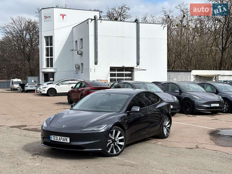 Седан Tesla Model 3 2024 в Киеве