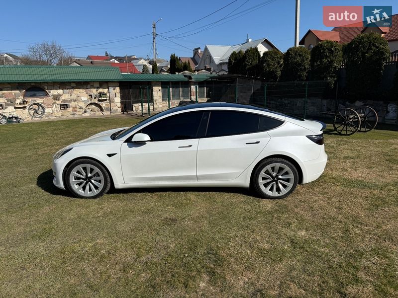 Седан Tesla Model 3 2022 в Львові
