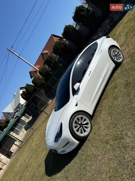 Седан Tesla Model 3 2022 в Львові