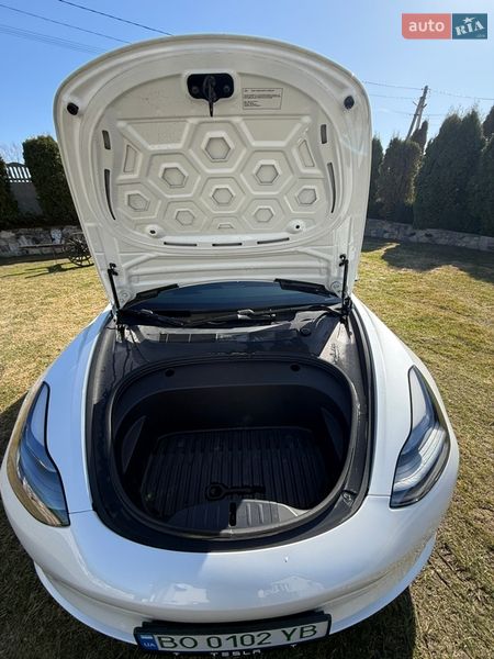 Седан Tesla Model 3 2022 в Львові