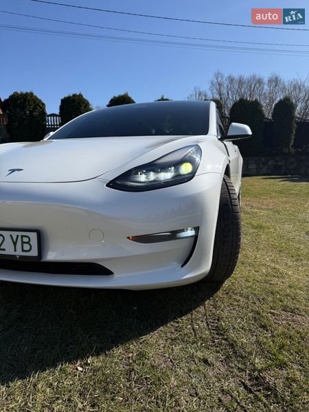 Седан Tesla Model 3 2022 в Львові