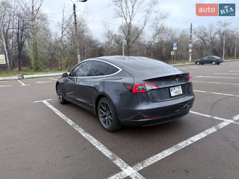 Седан Tesla Model 3 2018 в Киеве