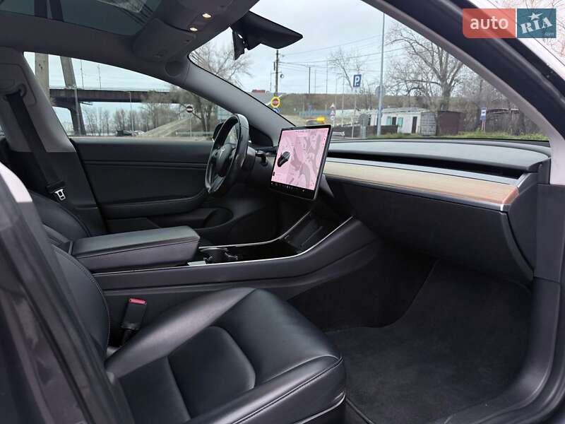 Седан Tesla Model 3 2018 в Киеве