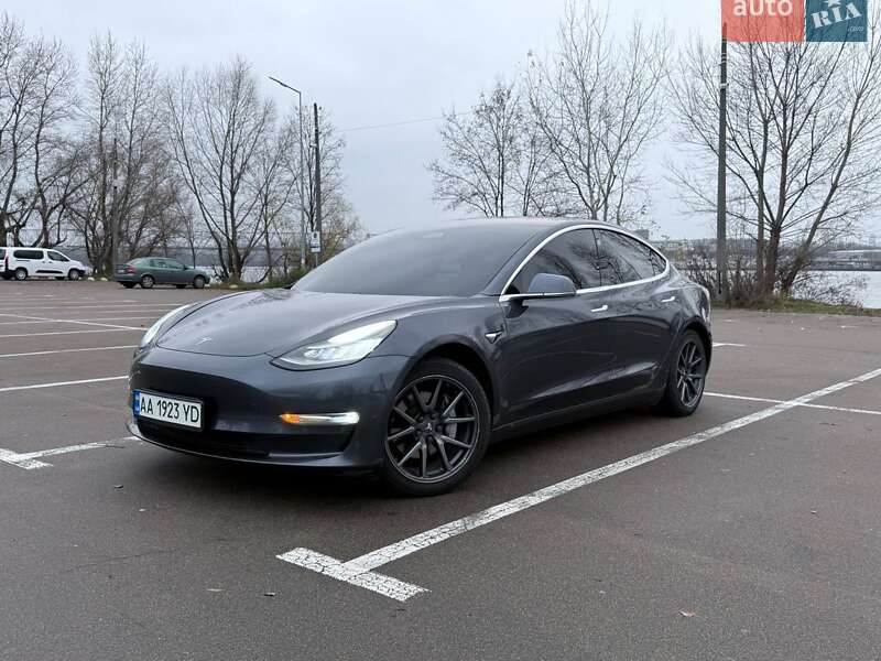 Седан Tesla Model 3 2018 в Киеве
