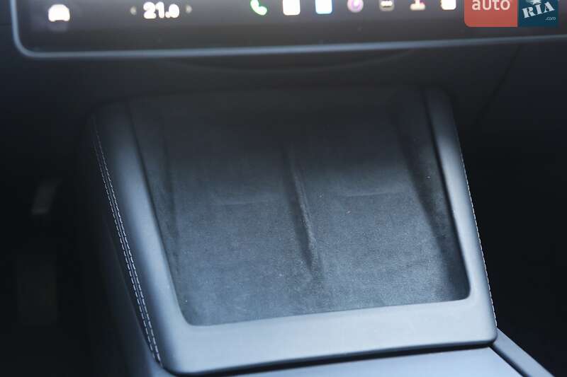 Седан Tesla Model 3 2024 в Києві