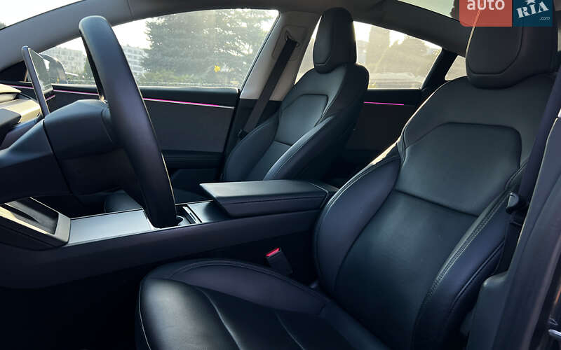 Седан Tesla Model 3 2024 в Львові