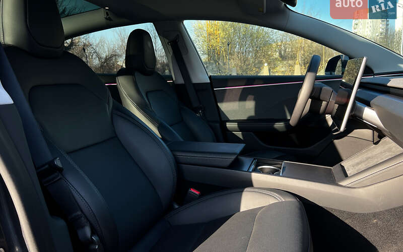 Седан Tesla Model 3 2024 в Львові