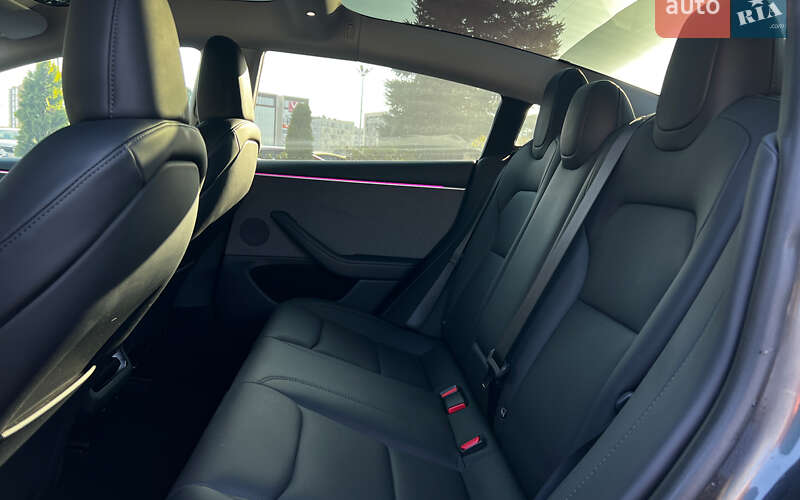 Седан Tesla Model 3 2024 в Львові