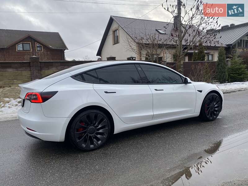 Седан Tesla Model 3 2022 в Киеве