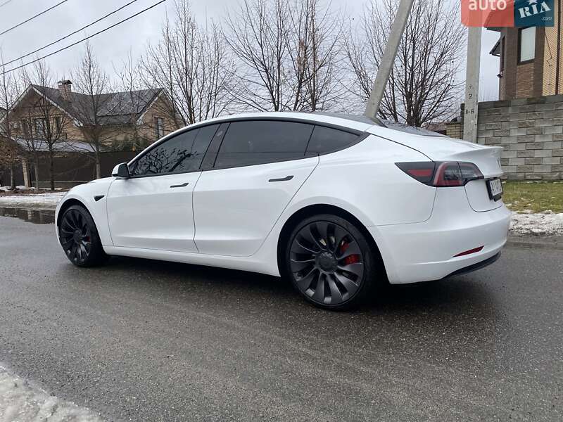 Седан Tesla Model 3 2022 в Киеве