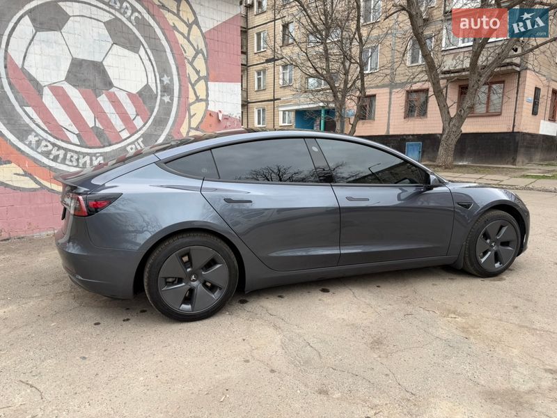 Седан Tesla Model 3 2023 в Кривом Роге