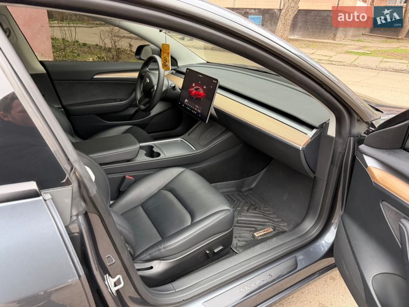 Седан Tesla Model 3 2023 в Кривом Роге
