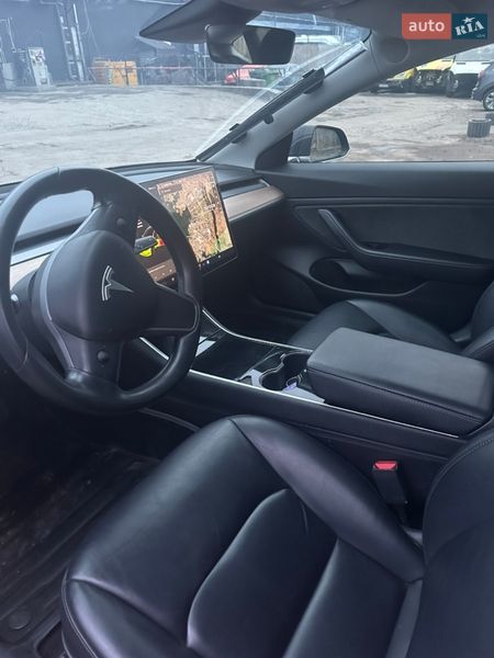 Седан Tesla Model 3 2019 в Виннице