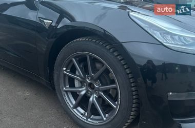 Седан Tesla Model 3 2019 в Виннице