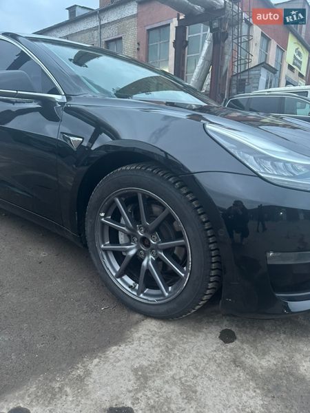 Седан Tesla Model 3 2019 в Виннице