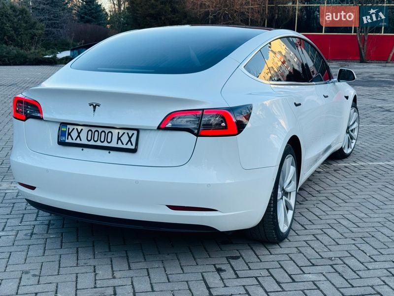 Седан Tesla Model 3 2018 в Харкові