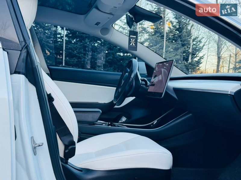 Седан Tesla Model 3 2018 в Харкові