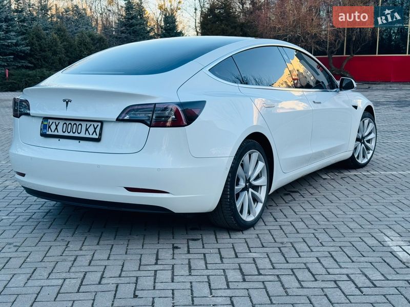Седан Tesla Model 3 2018 в Харкові