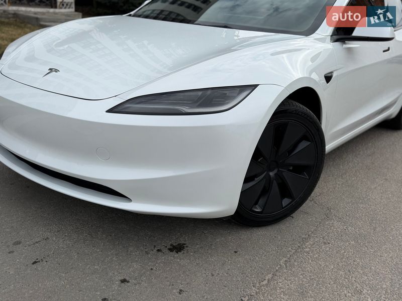 Седан Tesla Model 3 2025 в Дніпрі