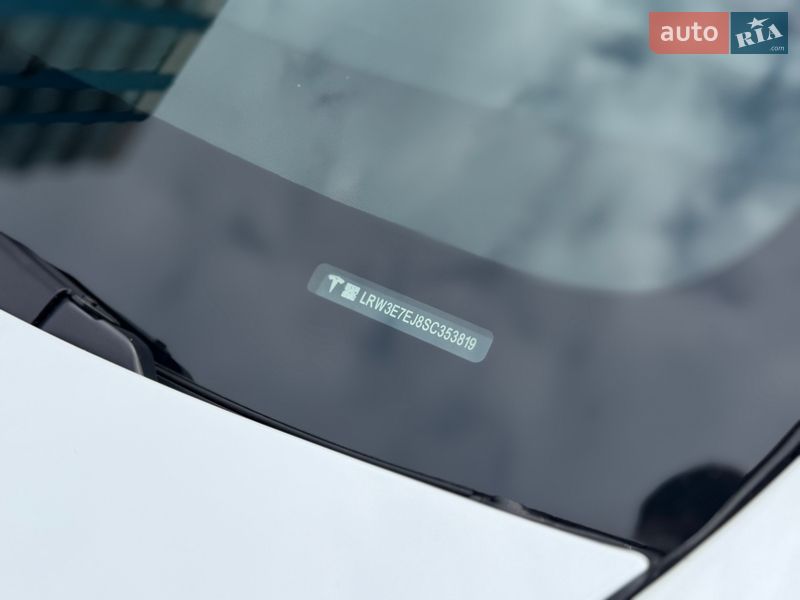 Седан Tesla Model 3 2025 в Дніпрі