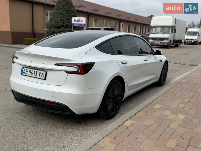 Седан Tesla Model 3 2025 в Дніпрі