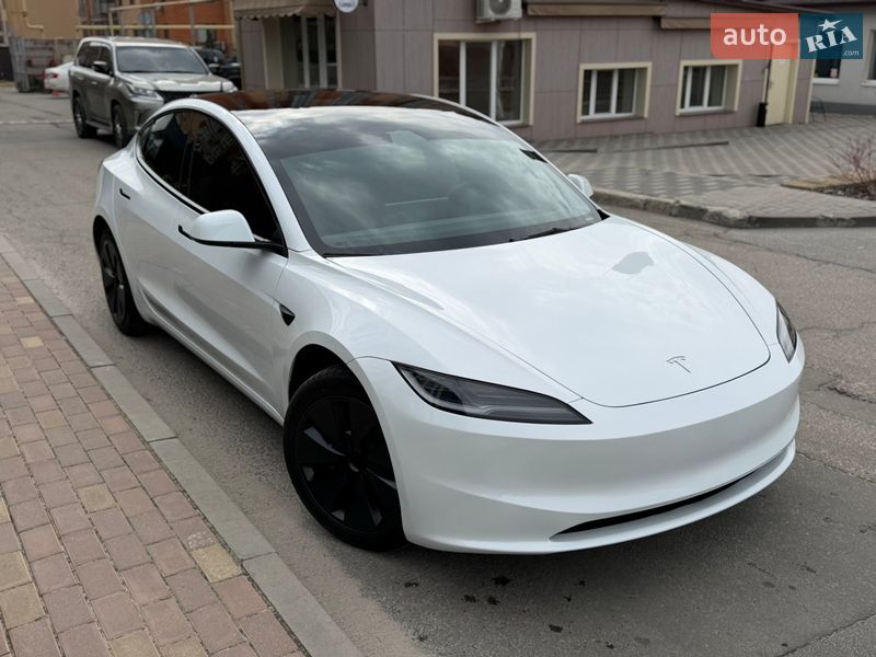 Седан Tesla Model 3 2025 в Дніпрі