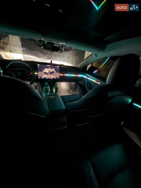 Седан Tesla Model 3 2023 в Львове