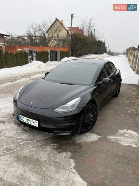 Седан Tesla Model 3 2023 в Львове