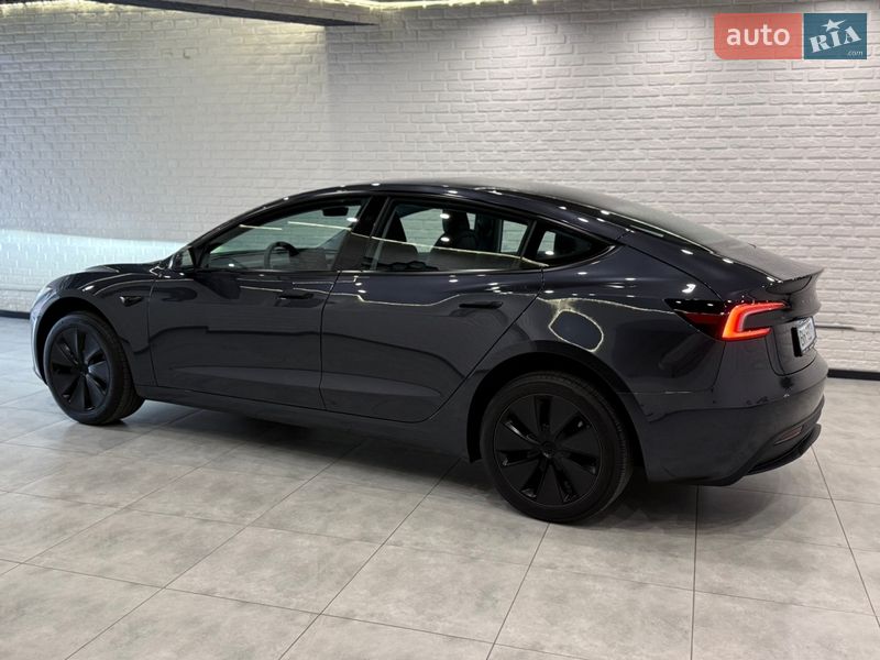 Седан Tesla Model 3 2025 в Одессе