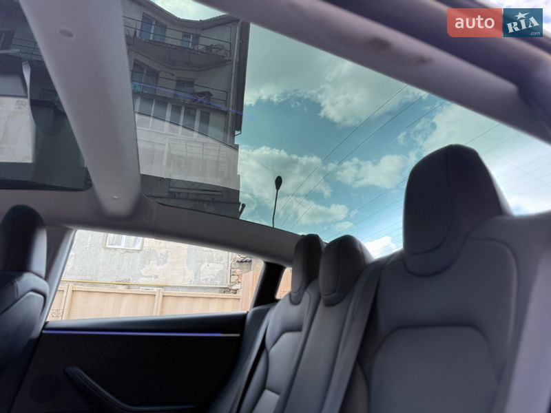 Седан Tesla Model 3 2025 в Одессе