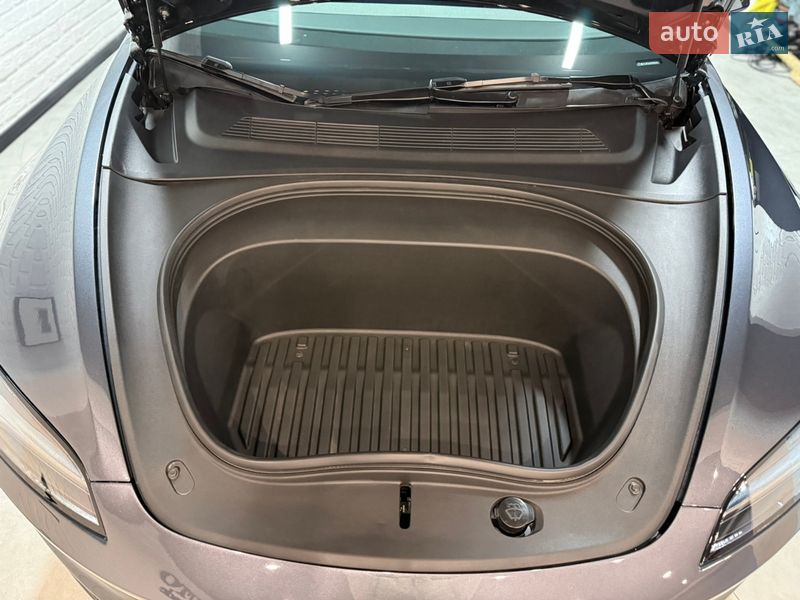 Седан Tesla Model 3 2025 в Одессе