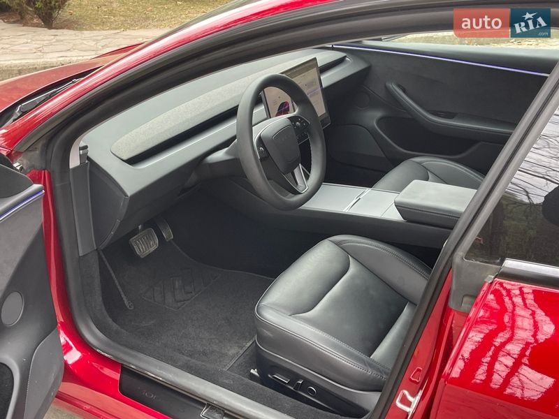 Седан Tesla Model 3 2024 в Новояворовске