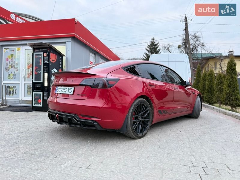 Седан Tesla Model 3 2022 в Львове