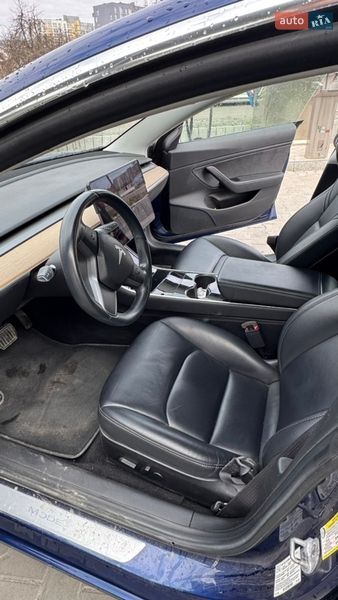Седан Tesla Model 3 2019 в Львове