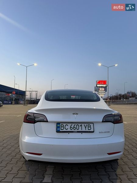 Седан Tesla Model 3 2019 в Львове