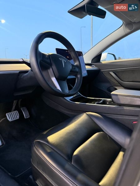 Седан Tesla Model 3 2019 в Львове