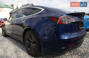 Седан Tesla Model 3 2019 в Дрогобичі
